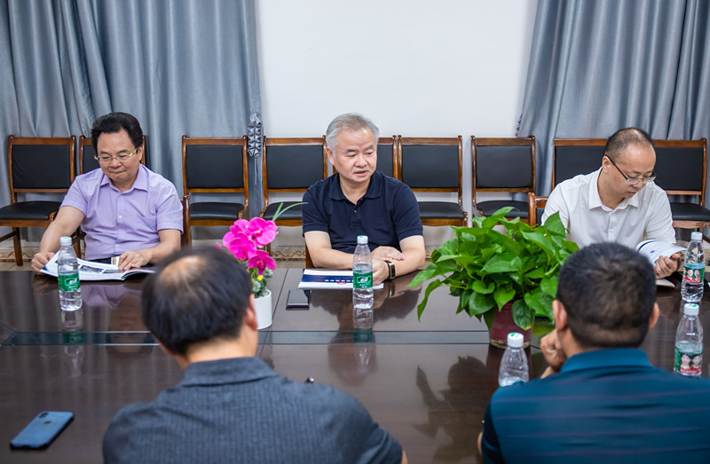 鯤鵬展翅同風起，扶搖直上九萬里--記邵陽市副市長蔣偉到華龍中學視察